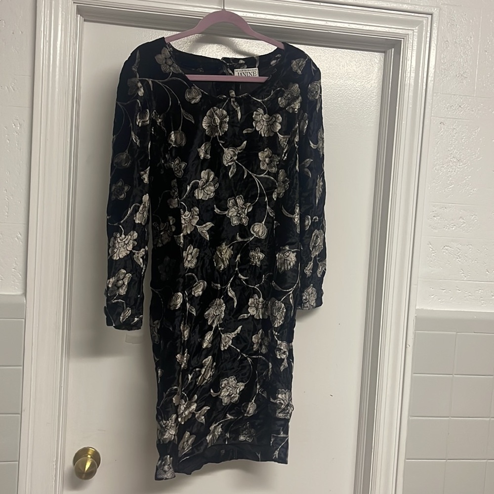 Black Cocktail dress from Luxury Italian Brand Janine. Luscious Velvet fabric!